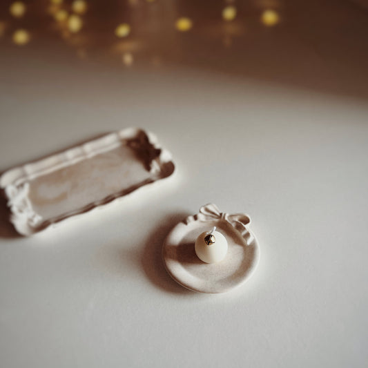 Festive ribbon candleholders